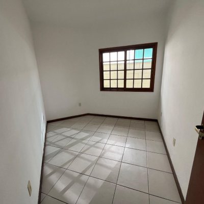 Casa Residencial com 189m², 3 quartos, 1 suíte, 4 garagens, no bairro Centro em São José
