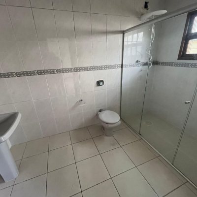 Casa Residencial com 189m², 3 quartos, 1 suíte, 4 garagens, no bairro Centro em São José