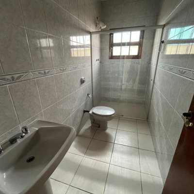 Casa Residencial com 189m², 3 quartos, 1 suíte, 4 garagens, no bairro Centro em São José