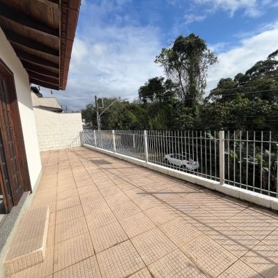 Casa Residencial com 189m², 3 quartos, 1 suíte, 4 garagens, no bairro Centro em São José