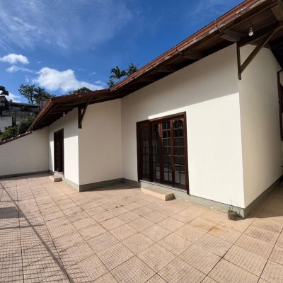 Casa Residencial com 189m², 3 quartos, 1 suíte, 4 garagens, no bairro Centro em São José