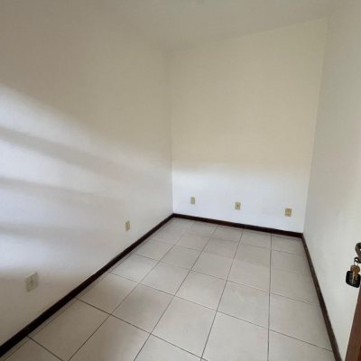 Casa Residencial com 189m², 3 quartos, 1 suíte, 4 garagens, no bairro Centro em São José