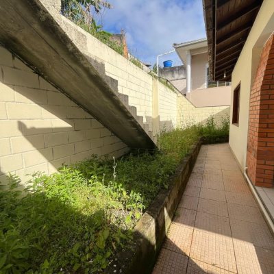 Casa Residencial com 189m², 3 quartos, 1 suíte, 4 garagens, no bairro Centro em São José