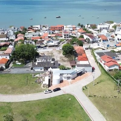 Casa em Condomínio com 189m², 3 quartos, 3 suítes, 5 garagens, no bairro Camboa em Governador Celso Ramos