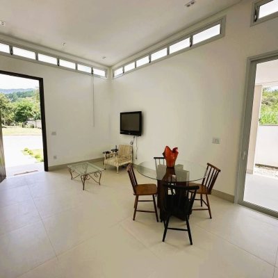 Casa em Condomínio com 189m², 3 quartos, 3 suítes, 5 garagens, no bairro Camboa em Governador Celso Ramos