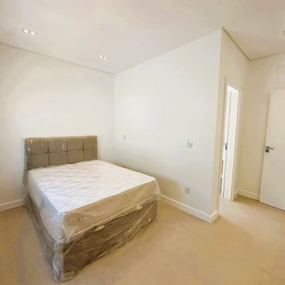 Casa em Condomínio com 189m², 3 quartos, 3 suítes, 5 garagens, no bairro Camboa em Governador Celso Ramos