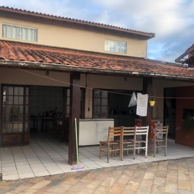 Casa Residencial com 280m², 3 quartos, 2 garagens, no bairro Bela Vista II em São José