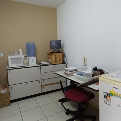 Sala com 32m², no bairro Centro em Florianópolis