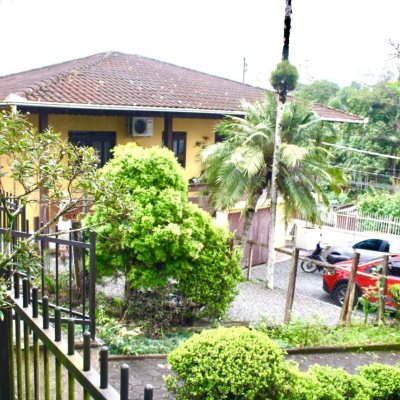 Casa Residencial com 348m², 3 quartos, 1 suíte, 1 garagem, no bairro Salto Weissbach em Blumenau