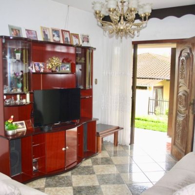 Casa Residencial com 348m², 3 quartos, 1 suíte, 1 garagem, no bairro Salto Weissbach em Blumenau