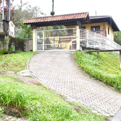 Casa Residencial com 348m², 3 quartos, 1 suíte, 1 garagem, no bairro Salto Weissbach em Blumenau