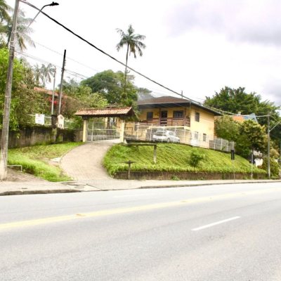 Casa Residencial com 348m², 3 quartos, 1 suíte, 1 garagem, no bairro Salto Weissbach em Blumenau