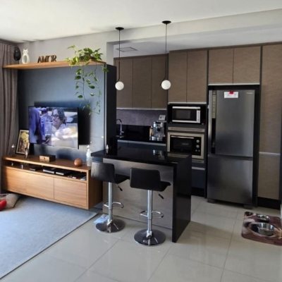 Cobertura com 140m², 3 quartos, 1 suíte, 2 garagens, no bairro Jurerê em Florianópolis