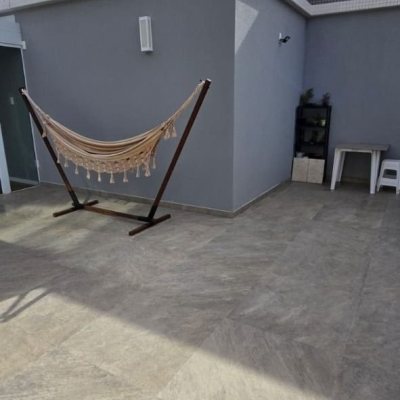 Cobertura com 140m², 3 quartos, 1 suíte, 2 garagens, no bairro Jurerê em Florianópolis