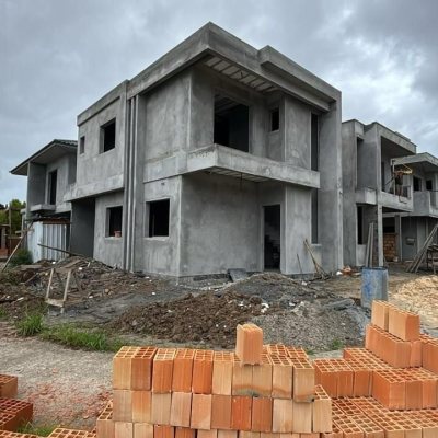 Casa Residencial com 129m², 3 quartos (sendo 1 suíte), 2 garagens, no bairro Vargem Pequena em Florianópolis