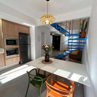 Sobrado Residencial com 83m², 2 quartos, 2 suítes, 1 garagem, no bairro Cachoeira Do Bom Jesus em Florianópolis