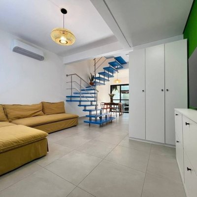 Sobrado Residencial com 83m², 2 quartos, 2 suítes, 1 garagem, no bairro Cachoeira Do Bom Jesus em Florianópolis