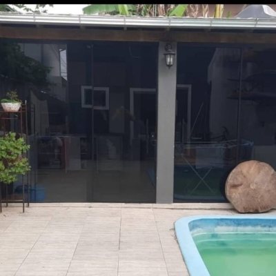 Sobrado Residencial com 107m², 3 quartos (sendo 1 suíte), 2 garagens, no bairro Ingleses do Rio Vermelho em Florianópolis