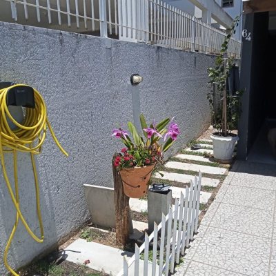 Sobrado Residencial com 107m², 3 quartos (sendo 1 suíte), 2 garagens, no bairro Ingleses do Rio Vermelho em Florianópolis