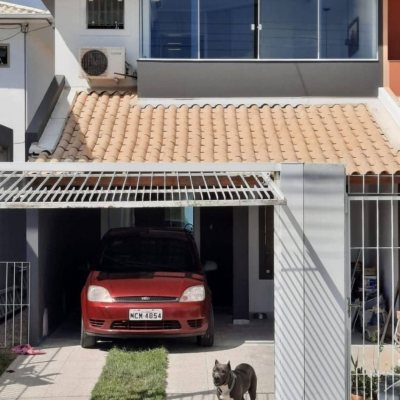 Sobrado Residencial com 107m², 3 quartos (sendo 1 suíte), 2 garagens, no bairro Ingleses do Rio Vermelho em Florianópolis