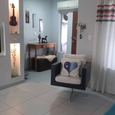 Sobrado Residencial com 107m², 3 quartos (sendo 1 suíte), 2 garagens, no bairro Ingleses do Rio Vermelho em Florianópolis