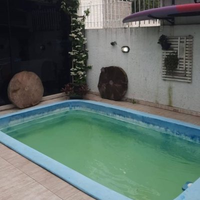 Sobrado Residencial com 107m², 3 quartos (sendo 1 suíte), 2 garagens, no bairro Ingleses do Rio Vermelho em Florianópolis