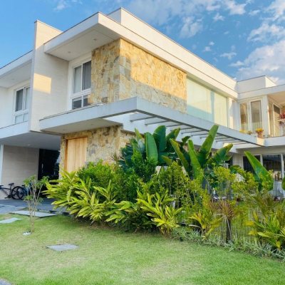 Casa em Condomínio com 267m², 5 quartos, 3 suítes, 2 garagens, no bairro Campeche em Florianópolis