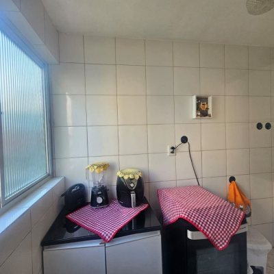 Apartamentos com 75m², 3 quartos, 1 suíte, 1 garagem, no bairro Coqueiros em Florianópolis