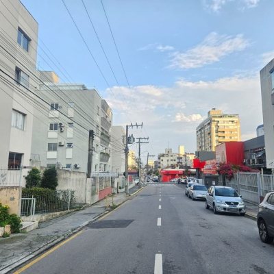 Apartamentos com 75m², 3 quartos, 1 suíte, 1 garagem, no bairro Coqueiros em Florianópolis