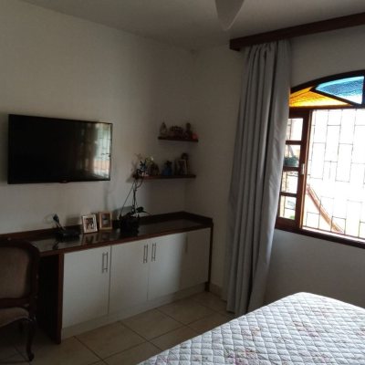 Casa Residencial com 306m², 2 quartos, 1 suíte, 1 garagem, no bairro Cachoeira Do Bom Jesus em Florianópolis