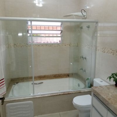 Casa Residencial com 306m², 2 quartos, 1 suíte, 1 garagem, no bairro Cachoeira Do Bom Jesus em Florianópolis