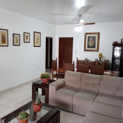 Casa Residencial com 306m², 2 quartos, 1 suíte, 1 garagem, no bairro Cachoeira Do Bom Jesus em Florianópolis