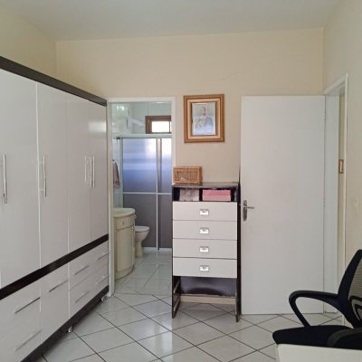 Casa Residencial com 92m², 3 quartos, 1 suíte, 2 garagens, no bairro Bela Vista em São José