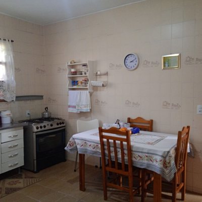 Casa Residencial com 92m², 3 quartos, 1 suíte, 2 garagens, no bairro Bela Vista em São José