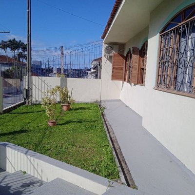 Casa Residencial com 92m², 3 quartos, 1 suíte, 2 garagens, no bairro Bela Vista em São José