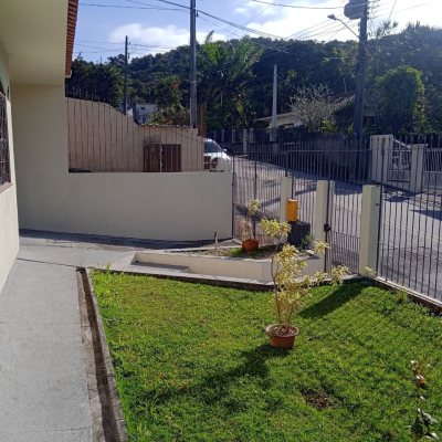 Casa Residencial com 92m², 3 quartos, 1 suíte, 2 garagens, no bairro Bela Vista em São José