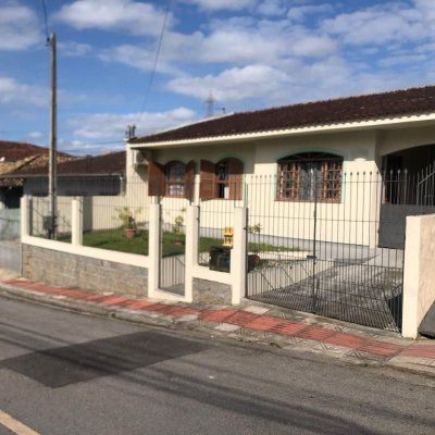 Casa Residencial com 92m², 3 quartos, 1 suíte, 2 garagens, no bairro Bela Vista em São José