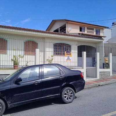 Casa Residencial com 92m², 3 quartos, 1 suíte, 2 garagens, no bairro Bela Vista em São José