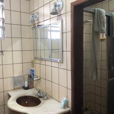 Casa Residencial/Comercial com 127m², 2 garagens, no bairro Itacorubi em Florianópolis