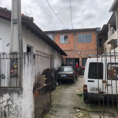 Casa Residencial/Comercial com 127m², 2 garagens, no bairro Itacorubi em Florianópolis