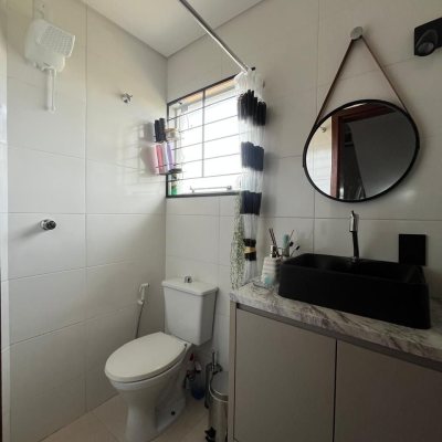 Casa Residencial com 89m², 3 quartos, 2 garagens, no bairro Potecas em São José