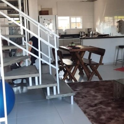 Casa Residencial com 195m², 3 quartos, 2 garagens, no bairro São João Do Rio Vermelho em Florianópolis