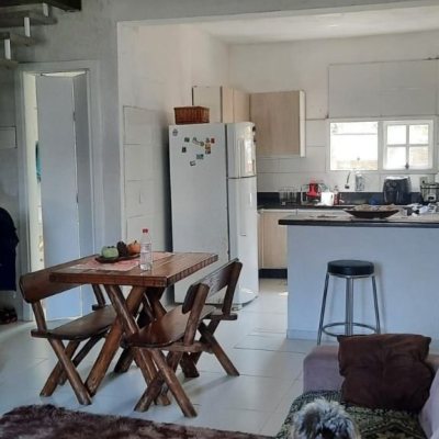 Casa Residencial com 195m², 3 quartos, 2 garagens, no bairro São João Do Rio Vermelho em Florianópolis