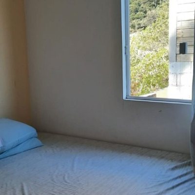 Casa Residencial com 195m², 3 quartos, 2 garagens, no bairro São João Do Rio Vermelho em Florianópolis