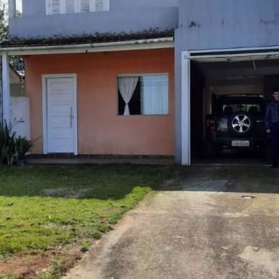 Casa Residencial com 195m², 3 quartos, 2 garagens, no bairro São João Do Rio Vermelho em Florianópolis