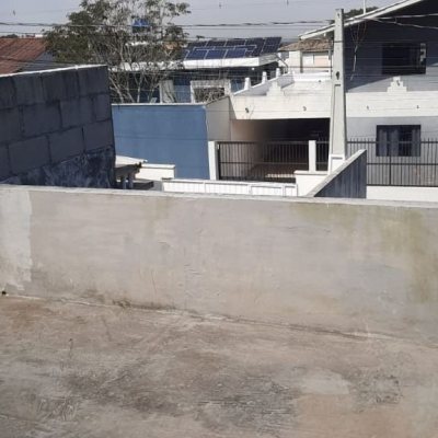 Casa Residencial com 195m², 3 quartos, 2 garagens, no bairro São João Do Rio Vermelho em Florianópolis