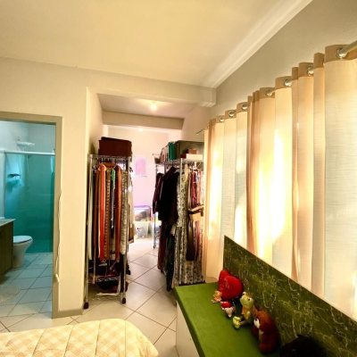 Casa Residencial com 133m², 4 quartos, 1 suíte, 2 garagens, no bairro Campeche em Florianópolis