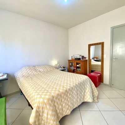 Casa Residencial com 133m², 4 quartos, 1 suíte, 2 garagens, no bairro Campeche em Florianópolis