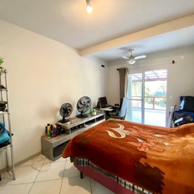 Casa Residencial com 133m², 4 quartos, 1 suíte, 2 garagens, no bairro Campeche em Florianópolis