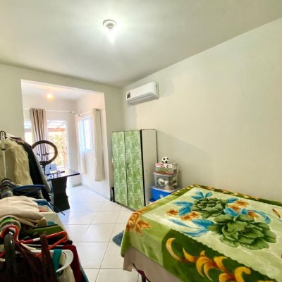 Casa Residencial com 133m², 4 quartos, 1 suíte, 2 garagens, no bairro Campeche em Florianópolis